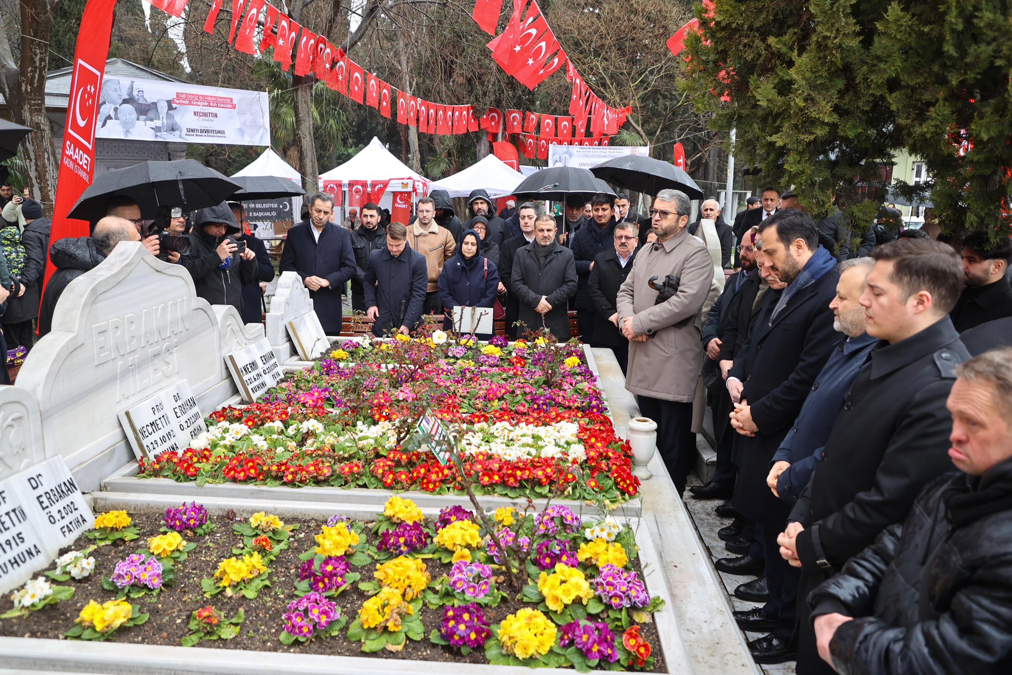 Prof. Dr. Necmettin Erbakan hocamızın kabrini ziyaret ettik