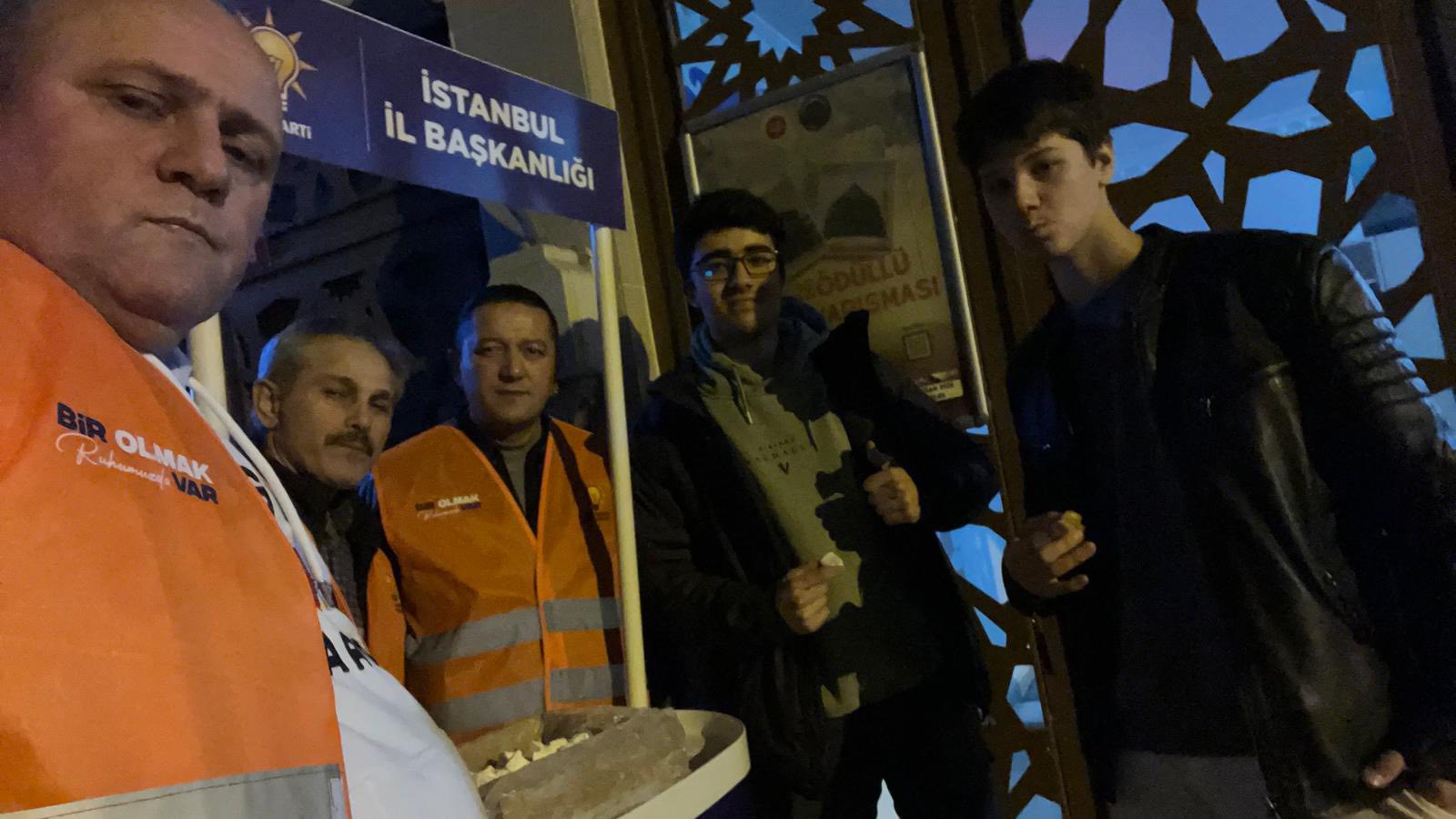 Mübarek Ramazan-ı Şerif’te teravih namazı sonrası Selvili Çınar Camimiz