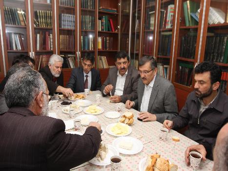 DURMAK YOK SABAH KAHVALTILARINDA MAHALLELİYLE BULUŞMAYA DEVAM