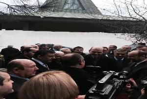 Merhum Başbakan Adnan Menderes'in oğlu Aydın Menderes, ölümünün 3. yılında kabri başında anıldı.