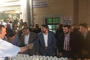 Sümer camiinde teravih namazı sonrasında vatandaşlarımıza limonata ikramı ..