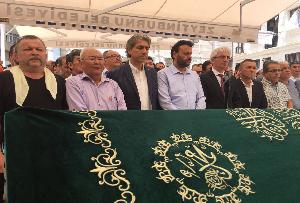 Merhum Zafer Selvi Beye Allahtan rahmet Kederli Ailesine Başsağlığı dileriz.